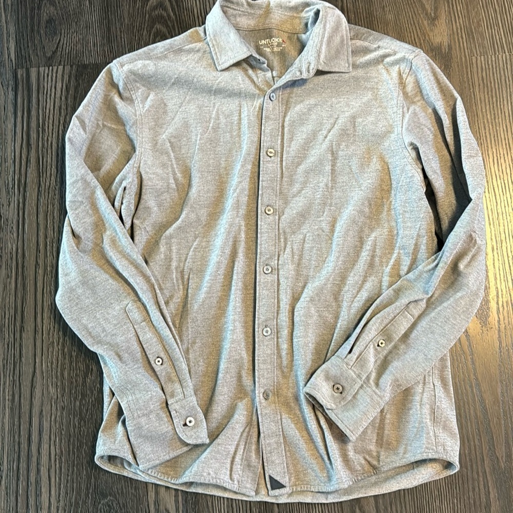 🍍UNTUCKit casual button down🍍SZ Large🍍pit to pit 22”🍍length 29”🍍-Gray
